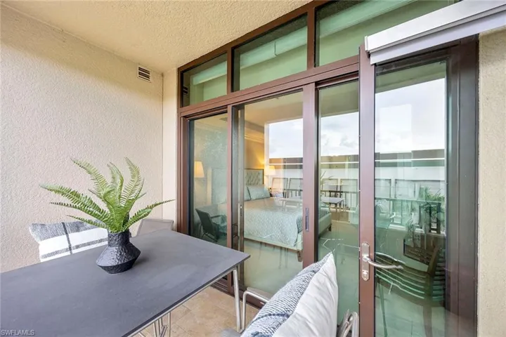 9123  Strada  PL, Naples, FL 34108