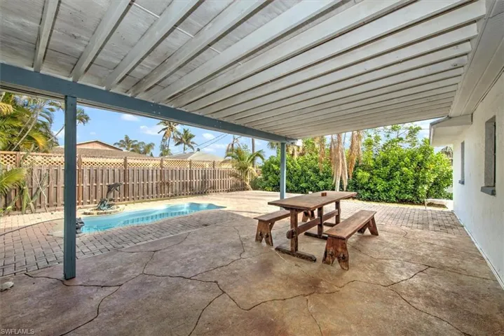 781  105th N AVE, Naples, FL 34108