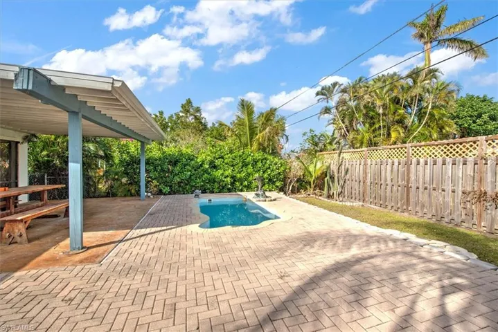 781  105th N AVE, Naples, FL 34108