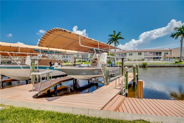 Dock has Electric & Water