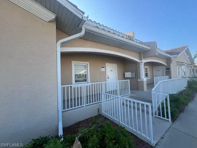 Front entry with ramp