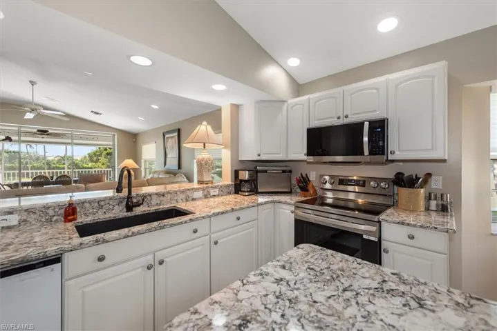 any chef would love this beautiful kitchen
