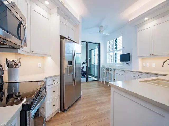7040  Pelican Bay  BLVD, Naples, FL 34108