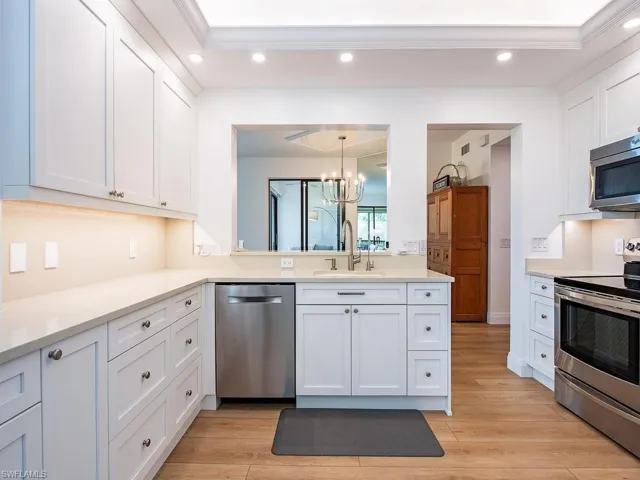 7040  Pelican Bay  BLVD, Naples, FL 34108