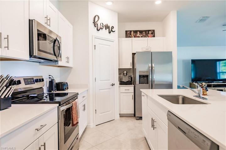 Stainless Steel Appliances all stay!
