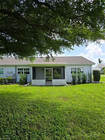 View of front of home featuring a front yard