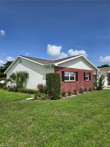 View of front of house featuring a front lawn