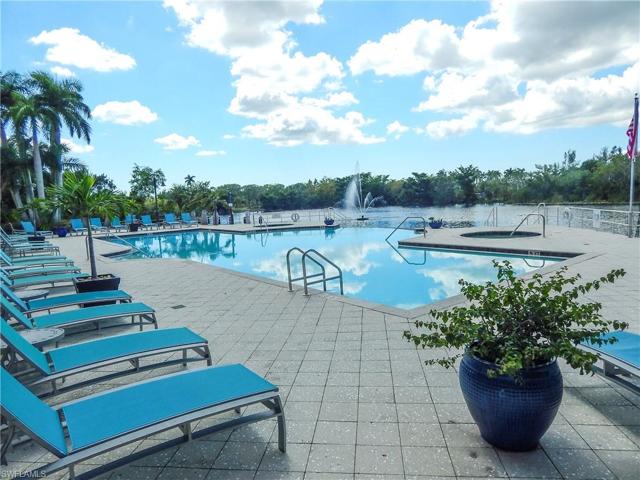 WATERFRONT Pool!