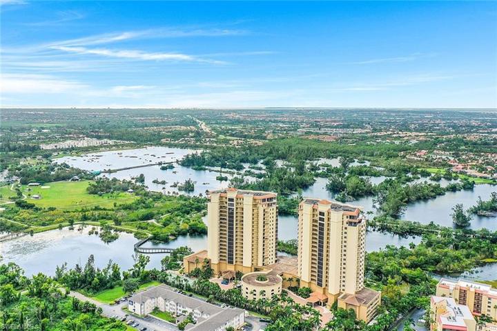 CENTRALLY Located In Fort Myers Off Of 41!