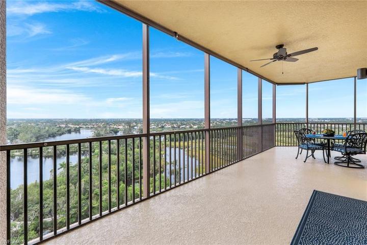 Large Screened Balcony!