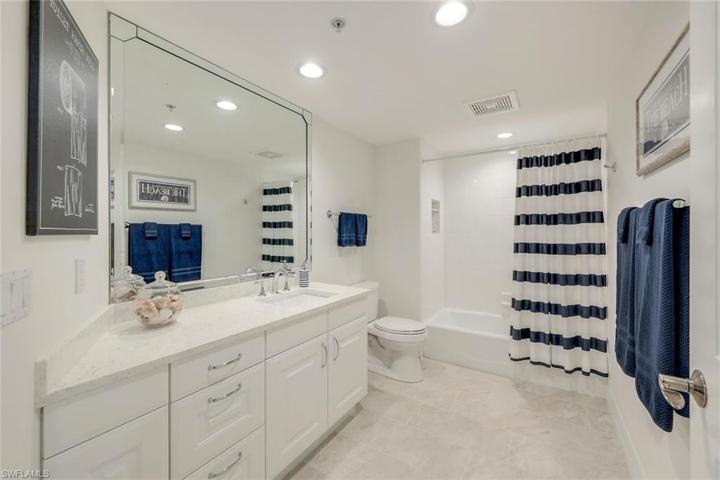 UPGRADED Family Bath!