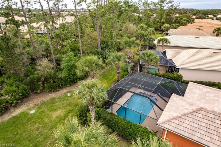 BEAUTIFUL POOL HOME WITH AMAZING PRIVACY!