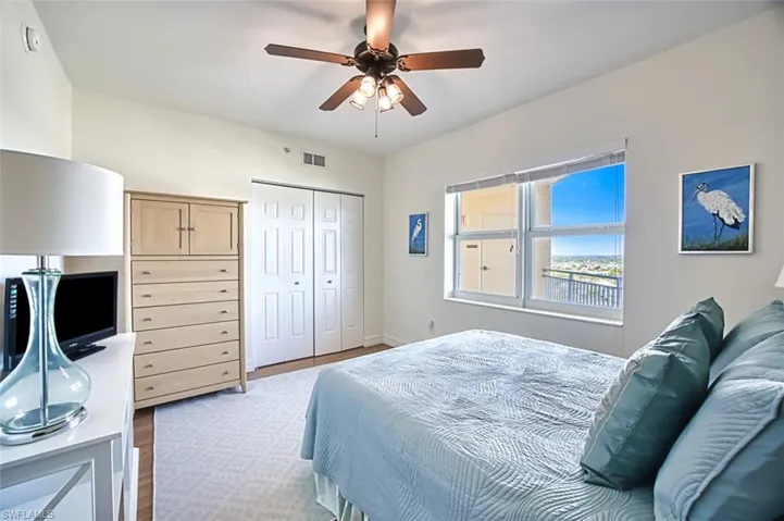 Guest_RM_1_with_lots_of_natural_light