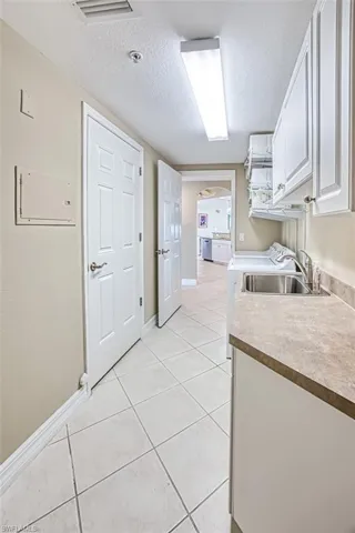 Spacious_laundry_room