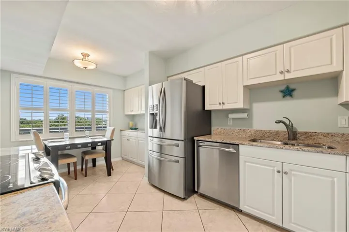 Nicely equipped with newer appliances