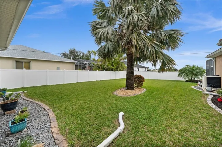 Beautifully landscaped side yard