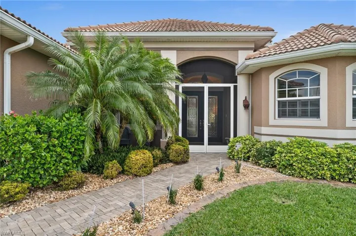 Screened entry is very inviting and welcoming