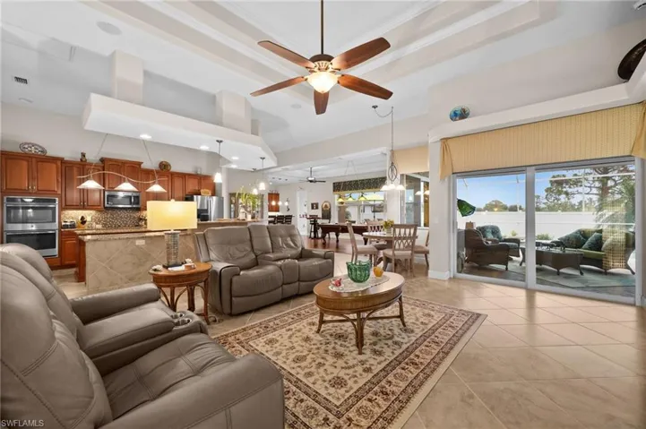 Open floorplan leading to the lanai