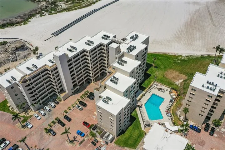 Bird's eye view of a pool area