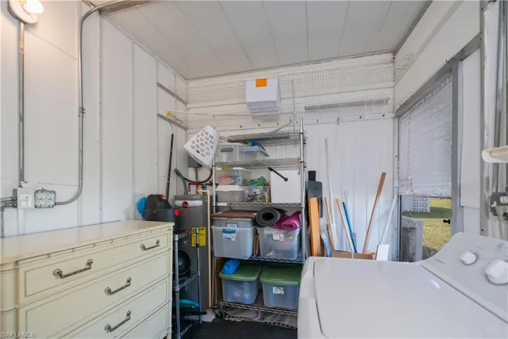 Basement featuring washer / dryer