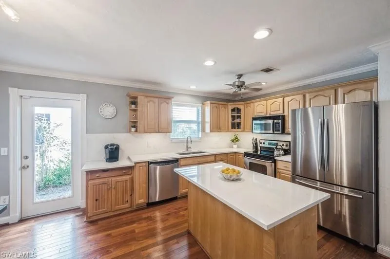 1154 Vernon PL, Marco Island, FL 34145,225063466