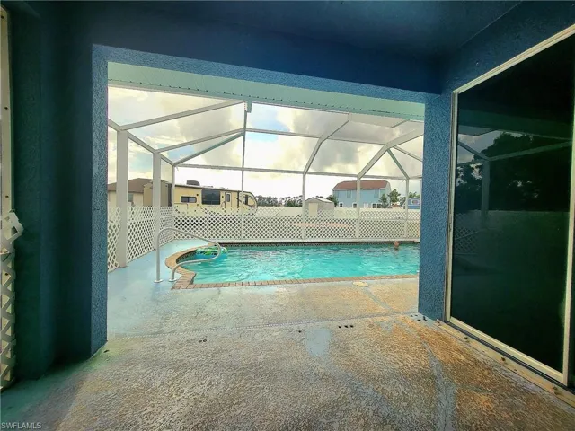 37 Nw 1st Way, Cape Coral Fl 33993