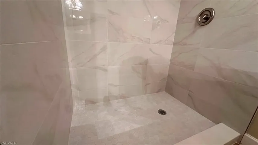 9828 Luna Cir H202, Naples, Florida 34109