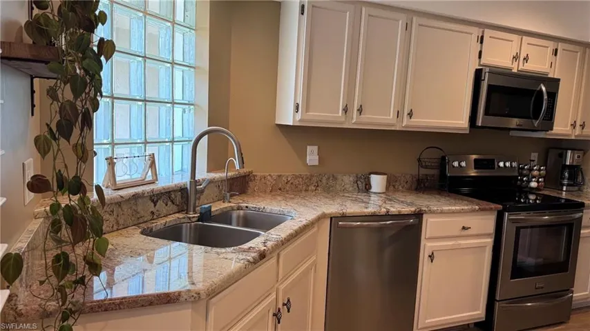 9828 Luna Cir H202, Naples, Florida 34109