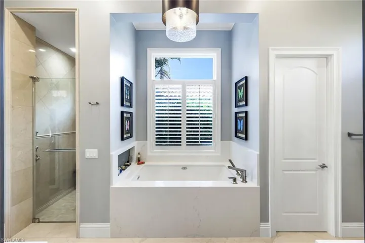 2558 Escada Ct, Naples, Florida 34109
