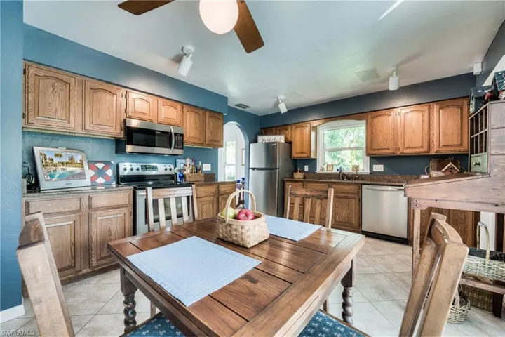 13450 Coral Dr, Fort Myers Fl 33908