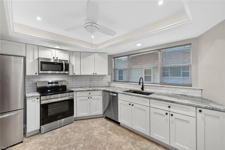 9836 Luna Cir F-204, Naples, Florida 34109