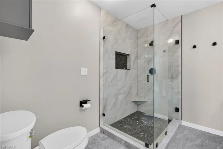 9836 Luna Cir F-204, Naples, Florida 34109
