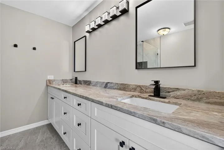 9836 Luna Cir F-204, Naples, Florida 34109