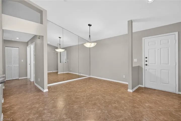9836 Luna Cir F-204, Naples, Florida 34109