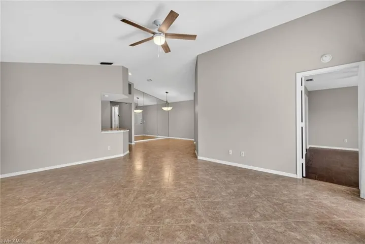 9836 Luna Cir F-204, Naples, Florida 34109