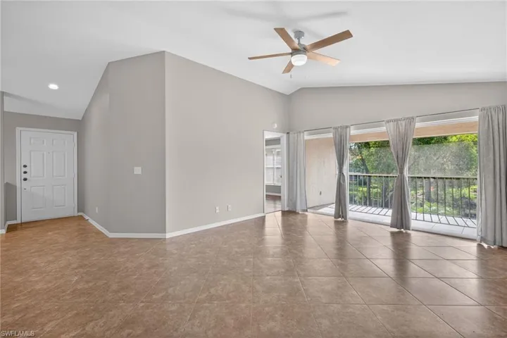 9836 Luna Cir F-204, Naples, Florida 34109