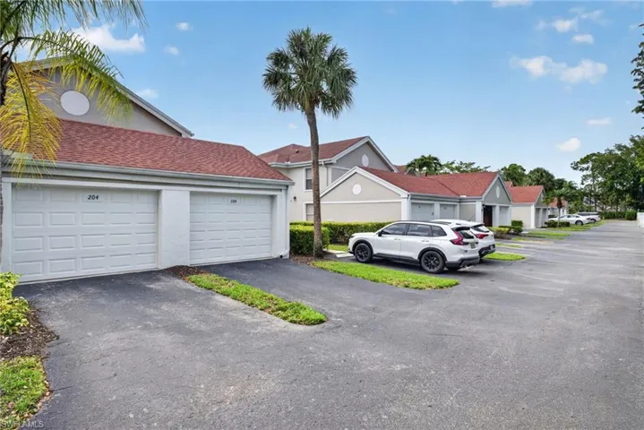 9836 Luna Cir F-204, Naples, Florida 34109