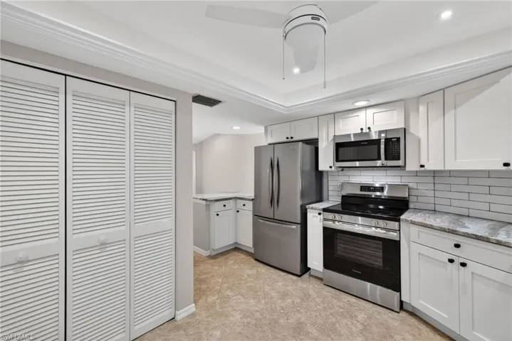 9836 Luna Cir F-204, Naples, Florida 34109