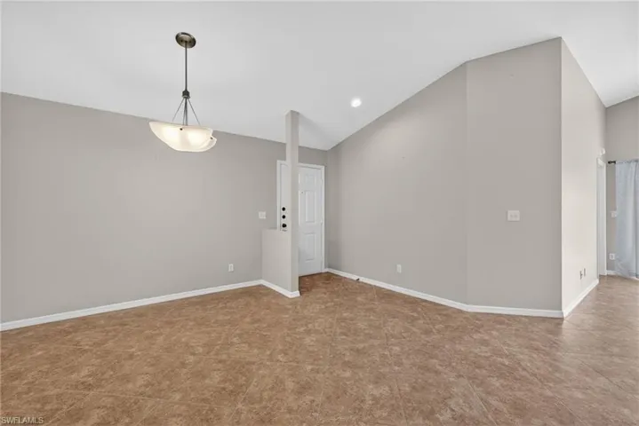 9836 Luna Cir F-204, Naples, Florida 34109