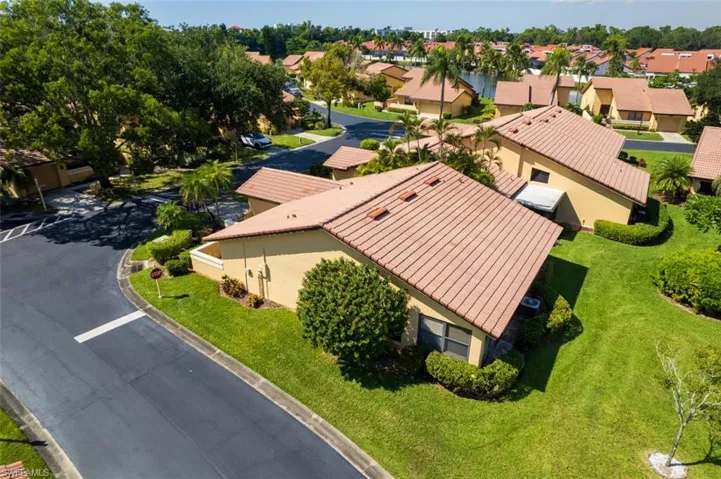 Aerial perspective, corner lot - stand alone villa