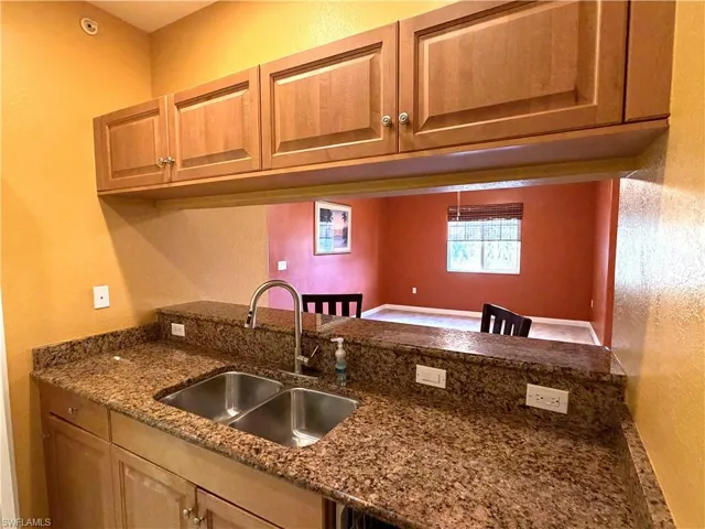 Granite counters and breakfast bar