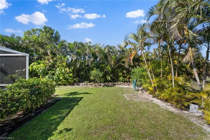 View of grassy yard featuring a lanai