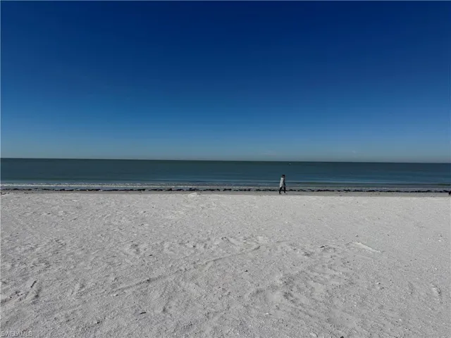 Beach to the center