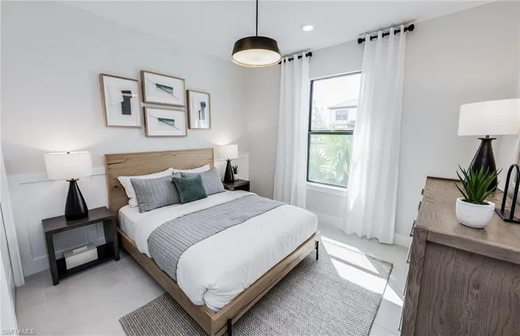 Interior photos are of a staged model home. Illustration purposes only. Options may vary.