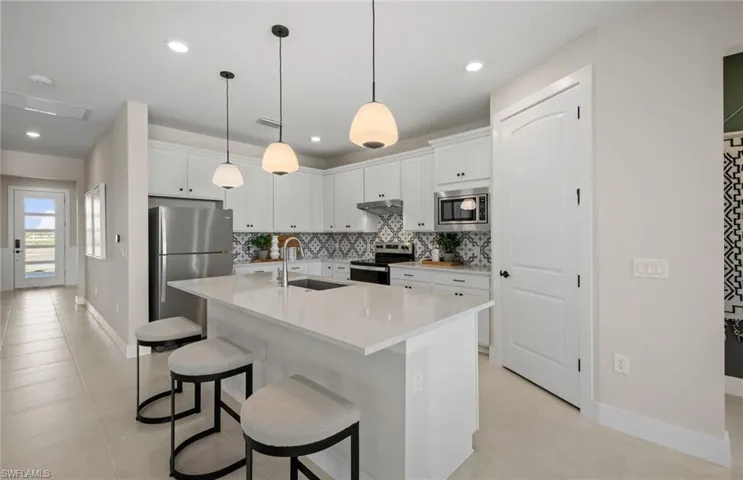 Interior photos are of a staged model home. Illustration purposes only. Options may vary.