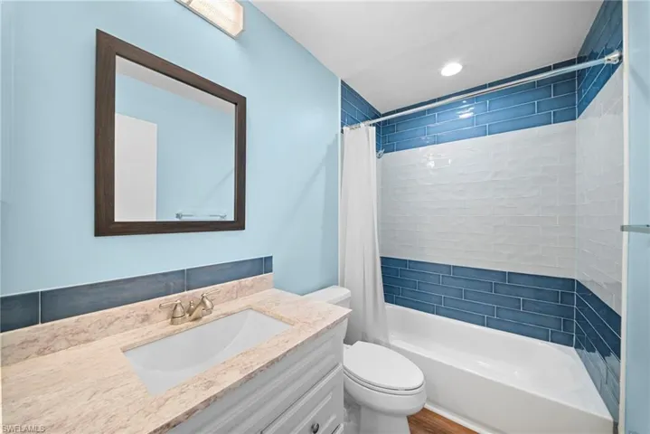 4779  lakewood  BLVD, Naples, FL 34112
