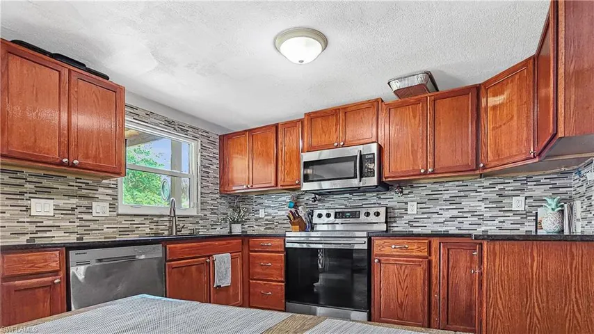 2319 NE 26th ST, CAPE CORAL FL 33909