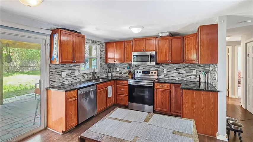 2319 NE 26th ST, CAPE CORAL FL 33909