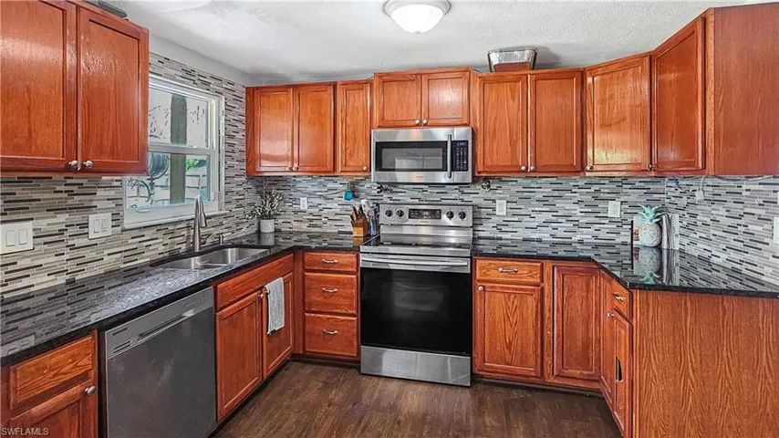 2319 NE 26th ST, CAPE CORAL FL 33909