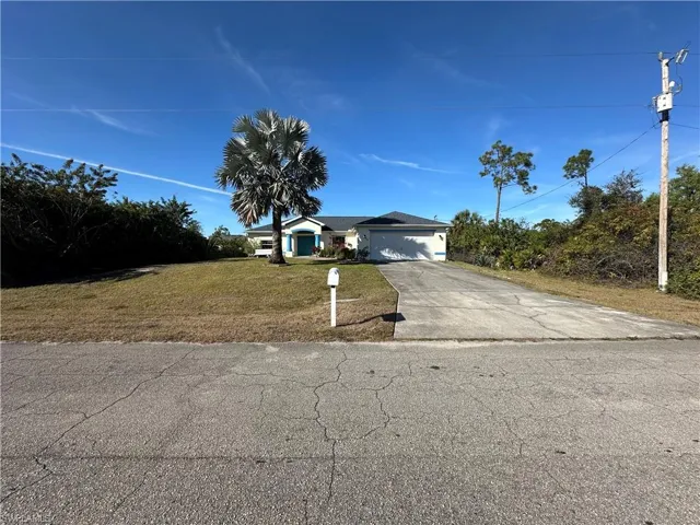 384  Charwood S AVE, Lehigh Acres, FL 33974